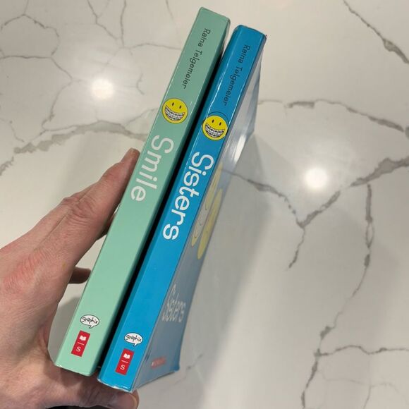 Raina Telgemeier | Sisters and Smile Books Set Paperback - Picture 3 of 6